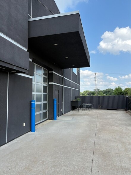 More Photos Of 6900 W Broadway Ave, Minneapolis Freestanding For Sale