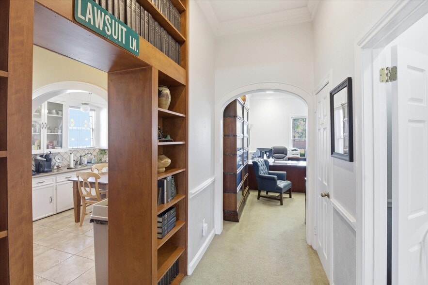 More Photos Of 717 E 1st St, Humble Office Residential For Sale