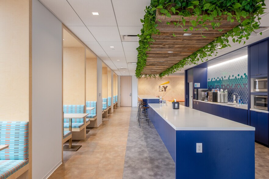 More Photos Of 725 S Figueroa St, Los Angeles Office For Lease