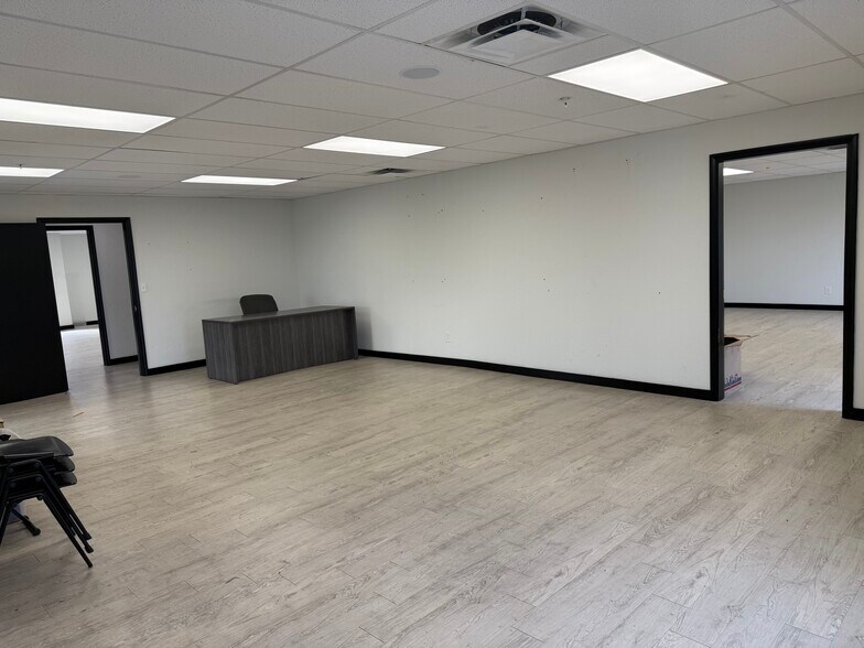 More Photos Of 6565 Beach Blvd, Jacksonville Loft Creative Space For Lease
