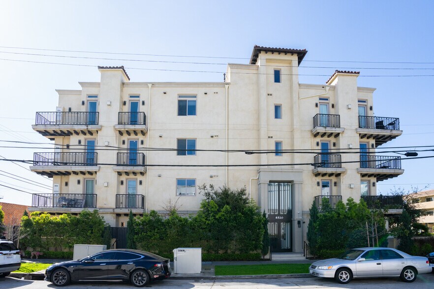 More Photos Of 8520 Whitworth Dr, Los Angeles Apartments For Sale