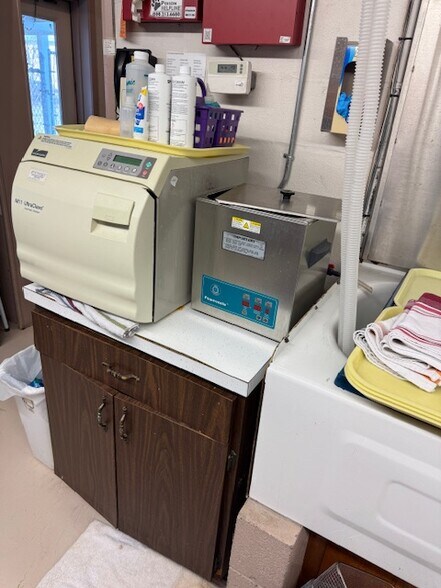 More Photos Of 7439 Tyler Blvd, Mentor Veterinarian Kennel For Sale