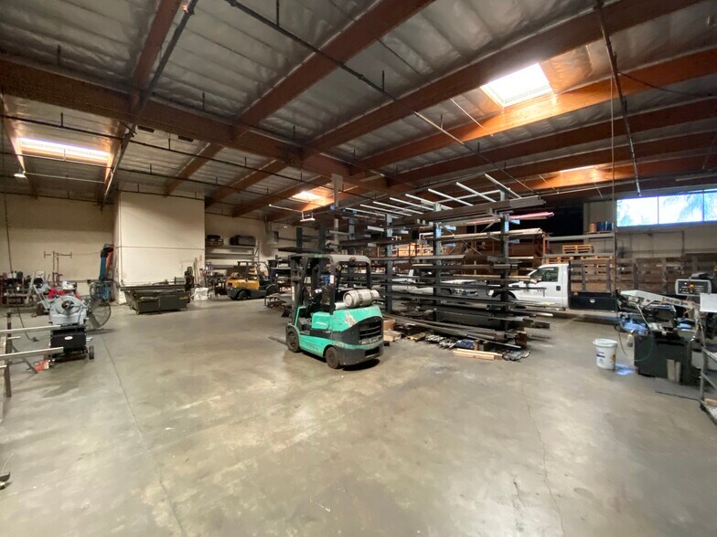 More Photos Of 13326 Elliot Ave, Chino Warehouse For Lease