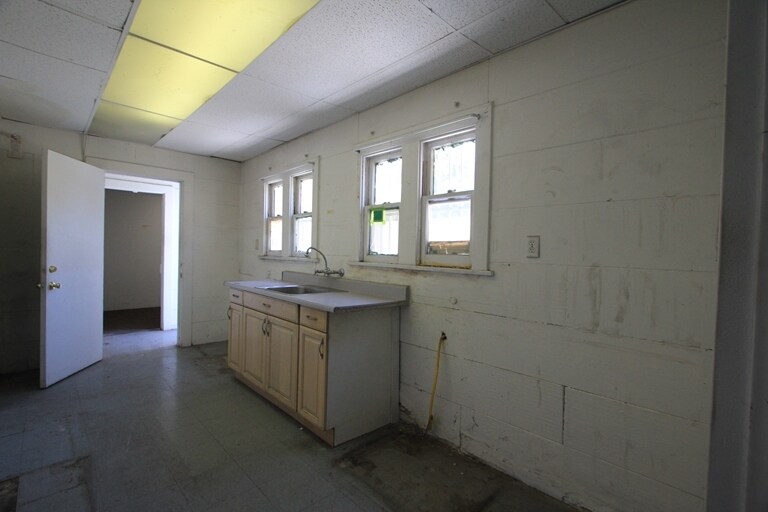 More Photos Of 9065 Jeff St, Bellflower Auto Repair For Sale