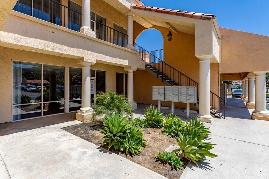 More Photos Of 2984-2992 Jamacha Rd, El Cajon Unknown For Lease