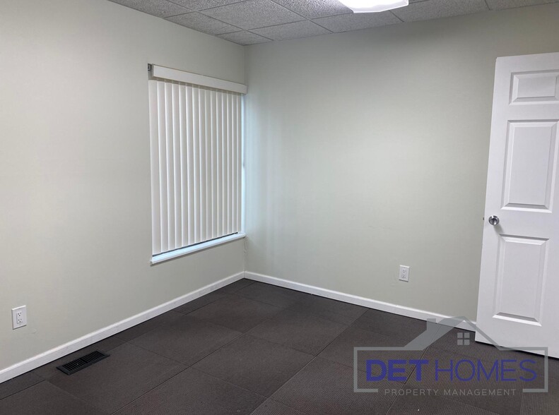 More Photos Of 17200 W 10 Mile Rd, Southfield Office For Lease