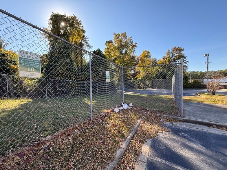 More Photos Of 3309 Bragg Blvd, Fayetteville Veterinarian Kennel For Lease