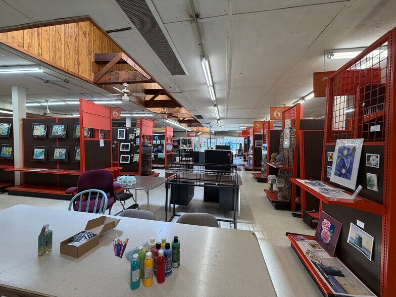More Photos Of 87 Division St, Manistee Freestanding For Sale