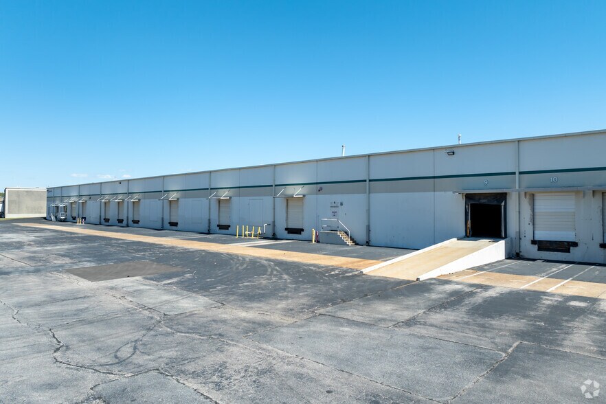 More Photos Of 3920-3970 Delp St, Memphis Warehouse For Lease