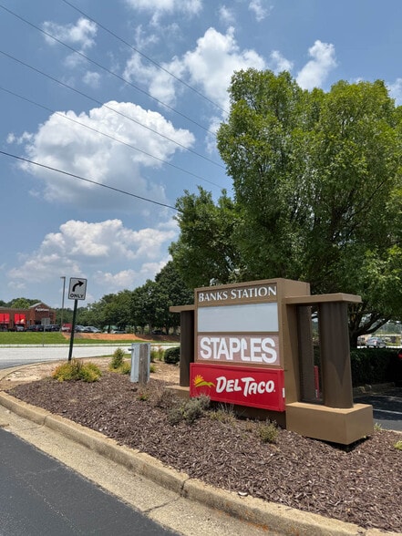 More Photos Of 109 Banks Rd, Fayetteville Fast Food For Lease