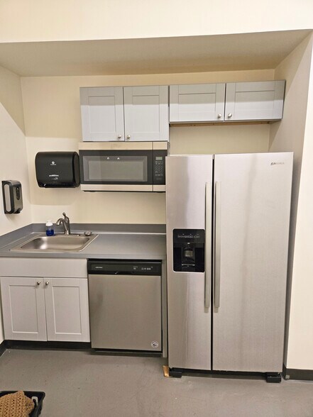 More Photos Of 9226 NE Highway 99, Vancouver Unknown For Lease