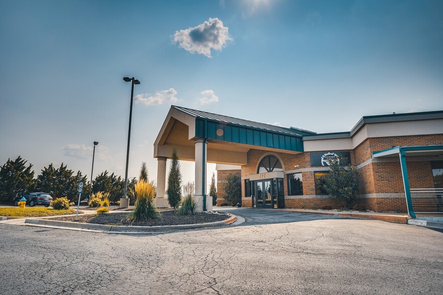 More Photos Of 712 1st Terrace Rd, Lansing Medical For Lease
