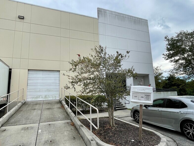 More Photos Of 1700 35th St, Orlando Warehouse For Lease