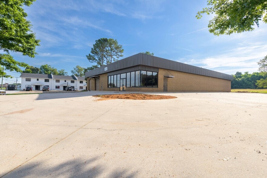 Primary Photo Of 494 Richardson Rd SE, Calhoun Freestanding For Sale