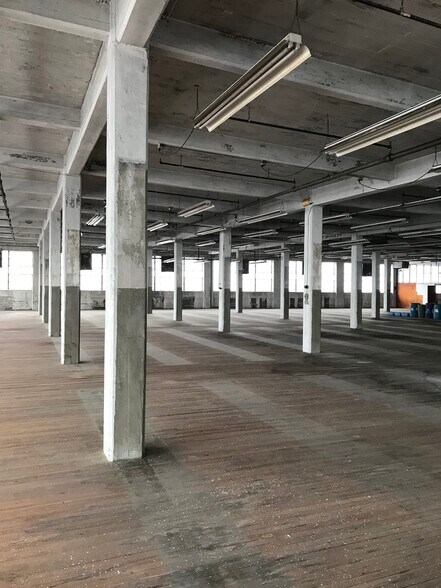 More Photos Of 1220 Curtain Ave, Baltimore Warehouse For Lease