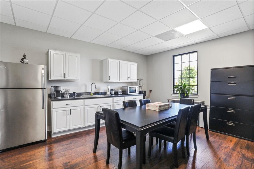 More Photos Of 127 Crimson Cir, Martinsburg Medical For Lease