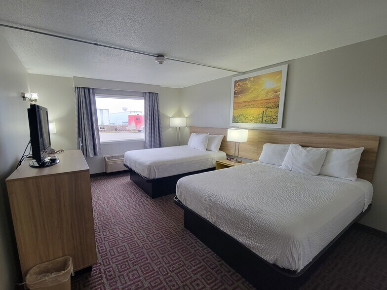 More Photos Of 711 S Downey St, West Branch Hotel For Sale