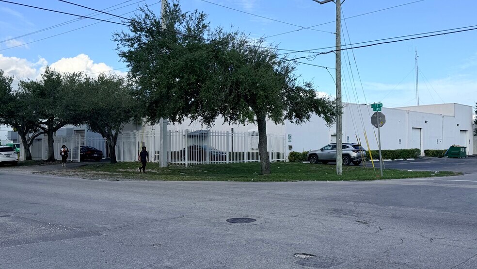 More Photos Of 1801 NE 149th St, Miami Warehouse For Lease