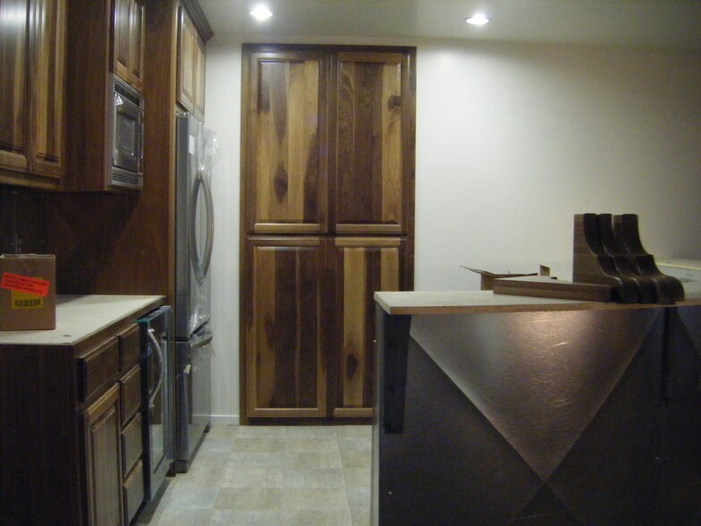 More Photos Of 911-915 Blanco Cir, Salinas Office For Lease