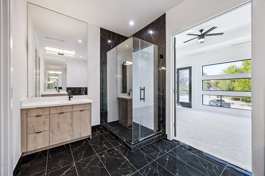 More Photos Of 4710 Sharon St, Houston Multifamily For Sale