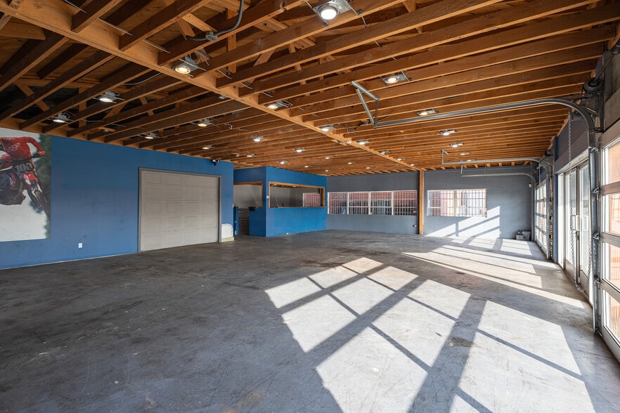 More Photos Of 821 W Olive St, Inglewood Warehouse For Lease
