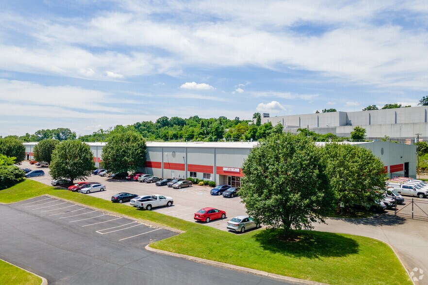 More Photos Of 2616-2624 Brick Church Pike, Nashville Distribution For Lease