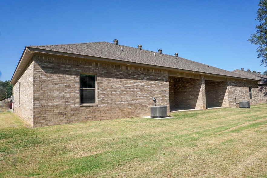 More Photos Of 404 W Matthews St, Brookland Apartments For Sale