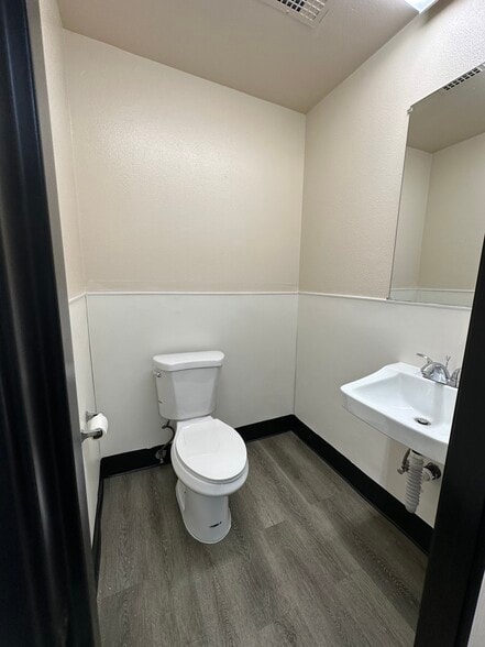 More Photos Of 8400-8402 Monroe Ave, Stanton Warehouse For Lease