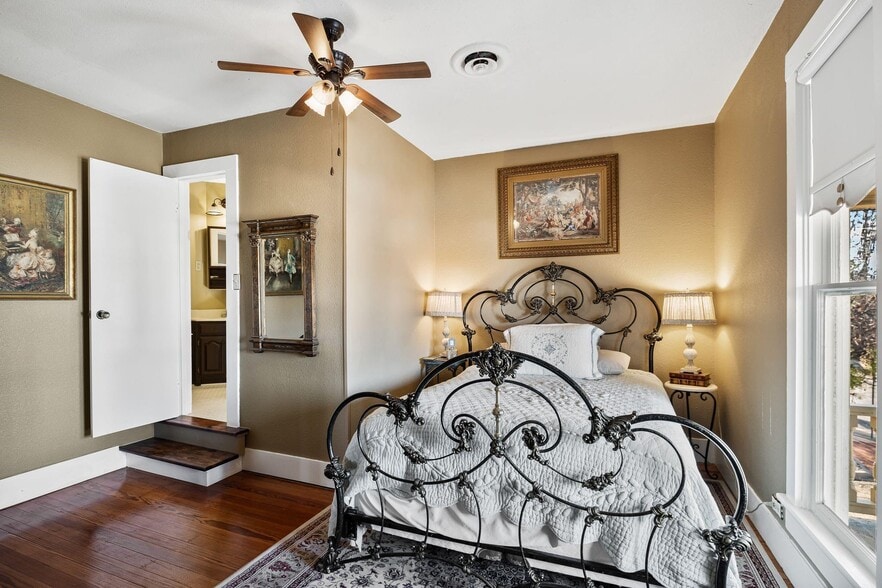 More Photos Of 123 W Doyle St, Granbury Hospitality For Sale