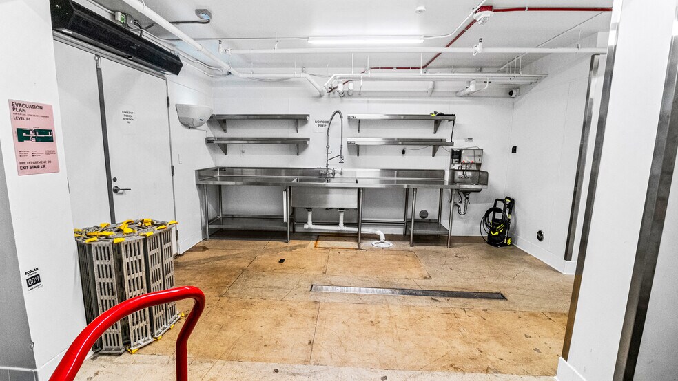 More Photos Of 456 Elm Ave, Long Beach Restaurant For Sale