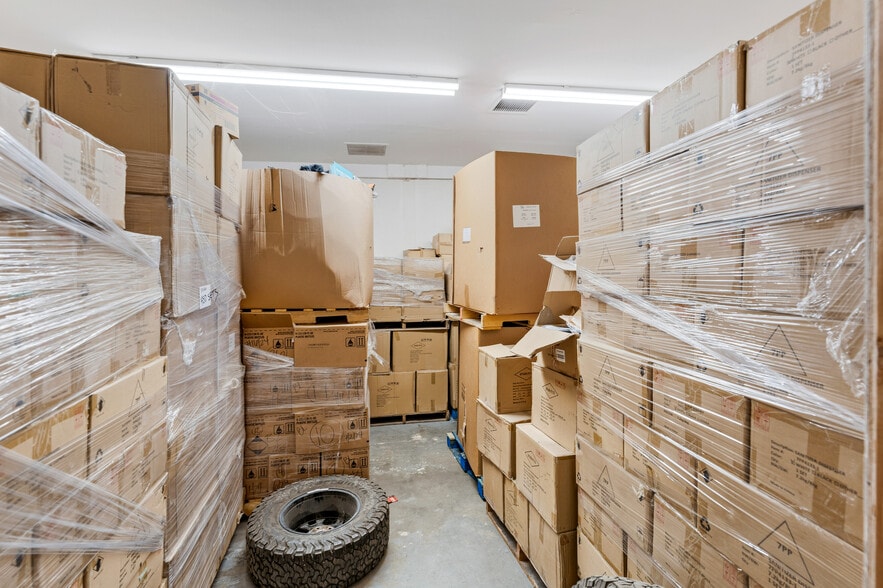 More Photos Of 2879 Main St, Riverside Warehouse For Lease
