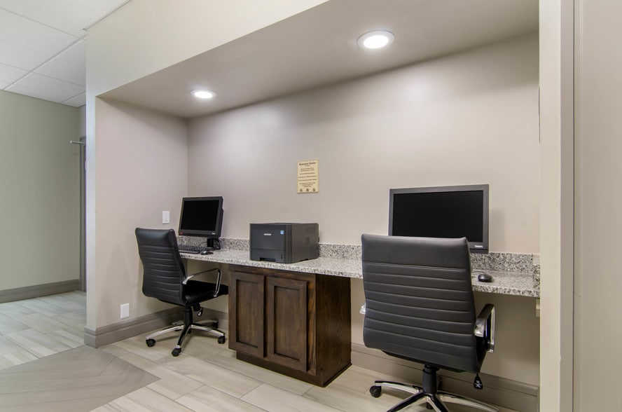 More Photos Of 2700 W 18th Ave, Emporia Hotel For Sale