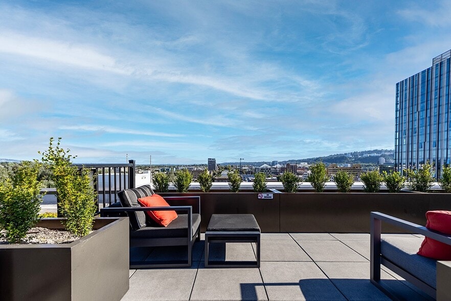 More Photos Of 77 NE Grand Ave, Portland Apartments For Lease