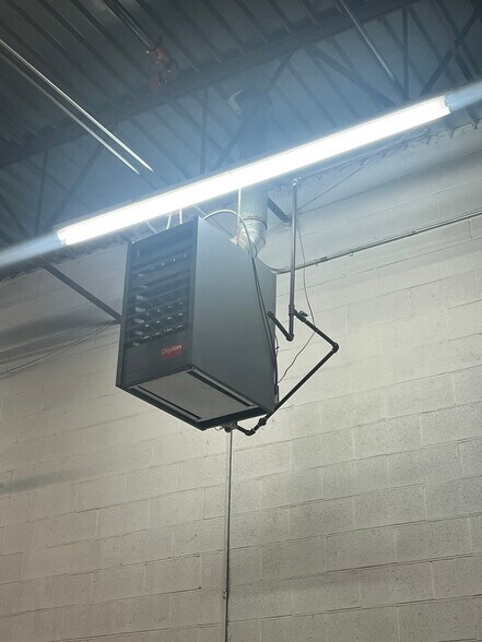 More Photos Of 1371-1375 Wilhelm Rd, Mundelein Distribution For Lease