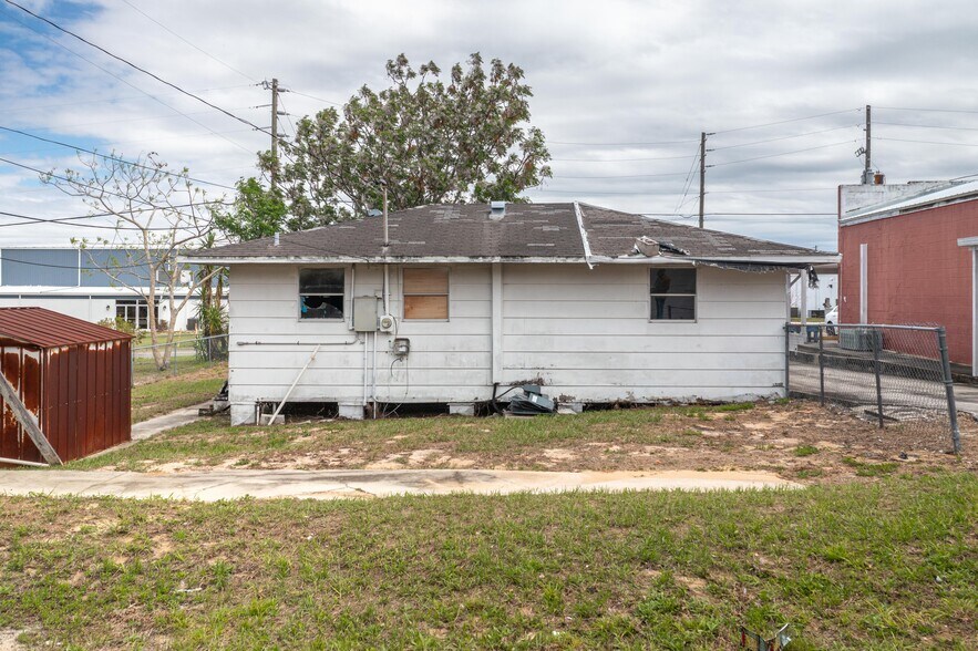 More Photos Of 19 Evergreen Dr, Lake Wales Freestanding For Sale