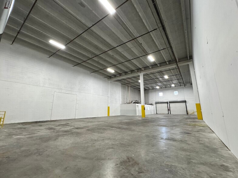 More Photos Of 8700-8796 NW 100th St, Medley Warehouse For Lease