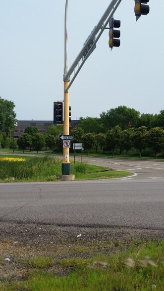 More Photos Of 7400 33rd St N, Oakdale Freestanding For Lease