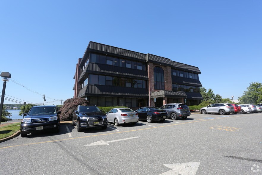 More Photos Of 10 Allen St, Toms River Office For Lease