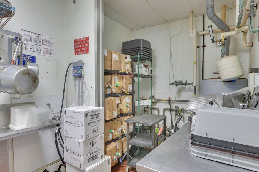 More Photos Of 1122 Hebron Rd, Heath Restaurant For Sale