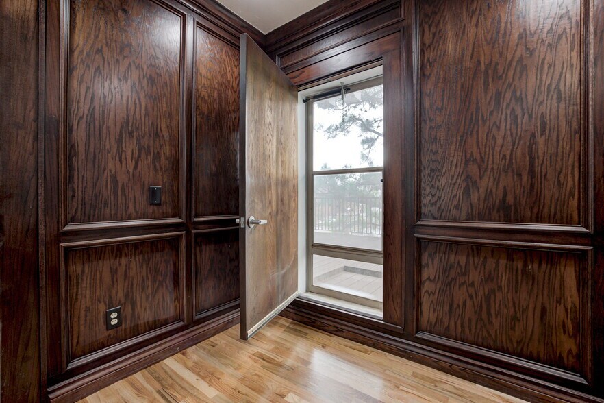 More Photos Of 1319 N Classen Dr, Oklahoma City Office For Lease