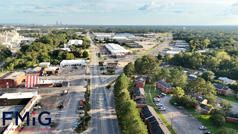 More Photos Of 156 N Craft Hwy, Chickasaw Storefront For Sale