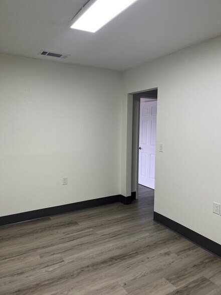 More Photos Of 119 W Plymouth Ave, Deland Unknown For Lease