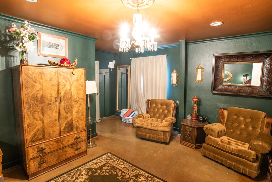 More Photos Of 5646 W Harrier Dr, Missoula Showroom For Sale