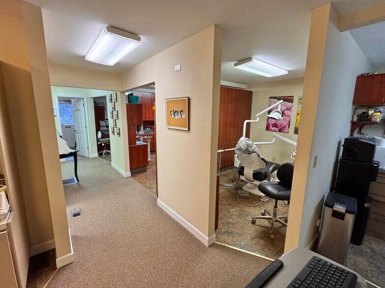 More Photos Of 471 S Main St, Cleveland Medical For Lease