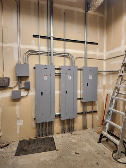 More Photos Of 3684 N Townsend Ave, Montrose Flex For Sale