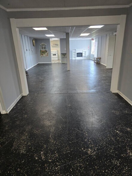 More Photos Of 305.5 N Logan St, Gaffney Storefront Retail Residential For Sale
