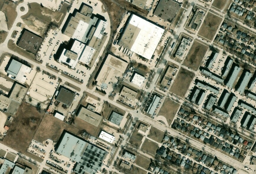 More Photos Of 1289 Mountain Av, Winnipeg Industrial For Sale