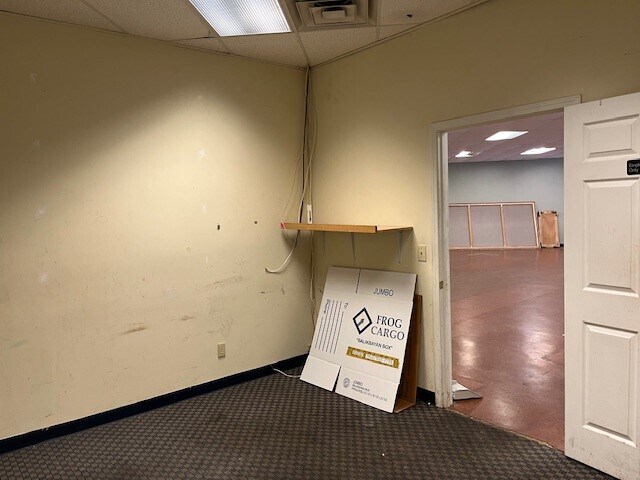 More Photos Of 1950 Hendersonville Rd, Asheville Unknown For Lease