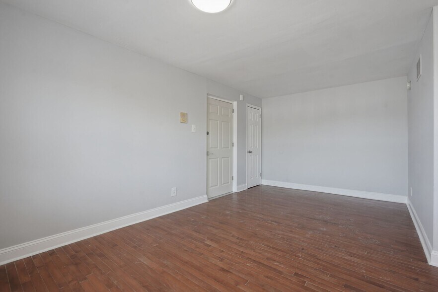 More Photos Of 230 E Sharpnack St, Philadelphia Multifamily For Sale