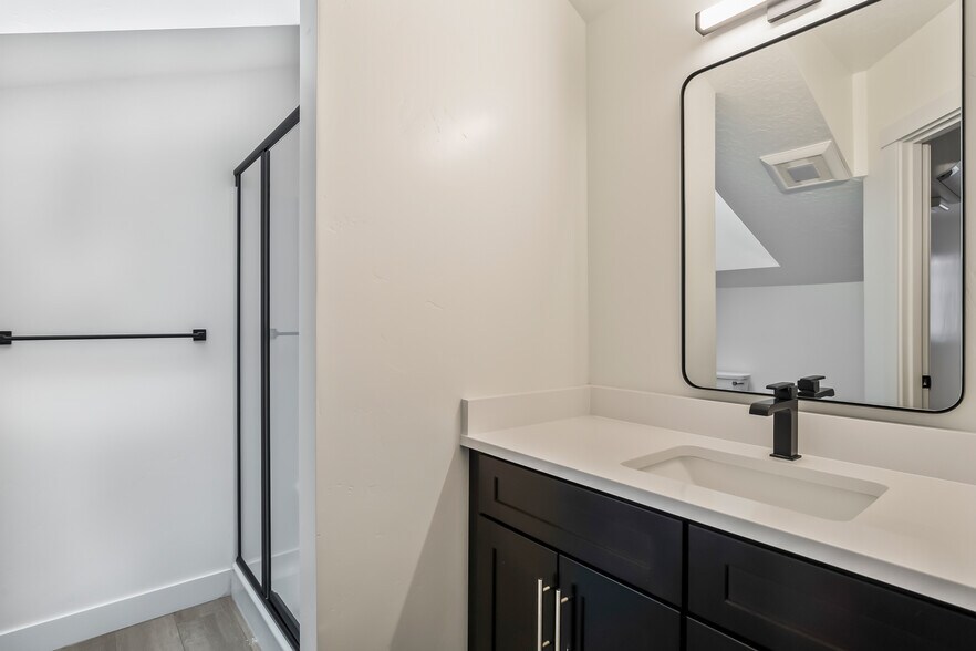 More Photos Of 1441-1461 NW 4th St, Redmond Apartments For Sale